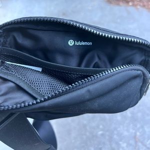 Lululemon Athletic Everywhere Belt Bag Black One Size GUC